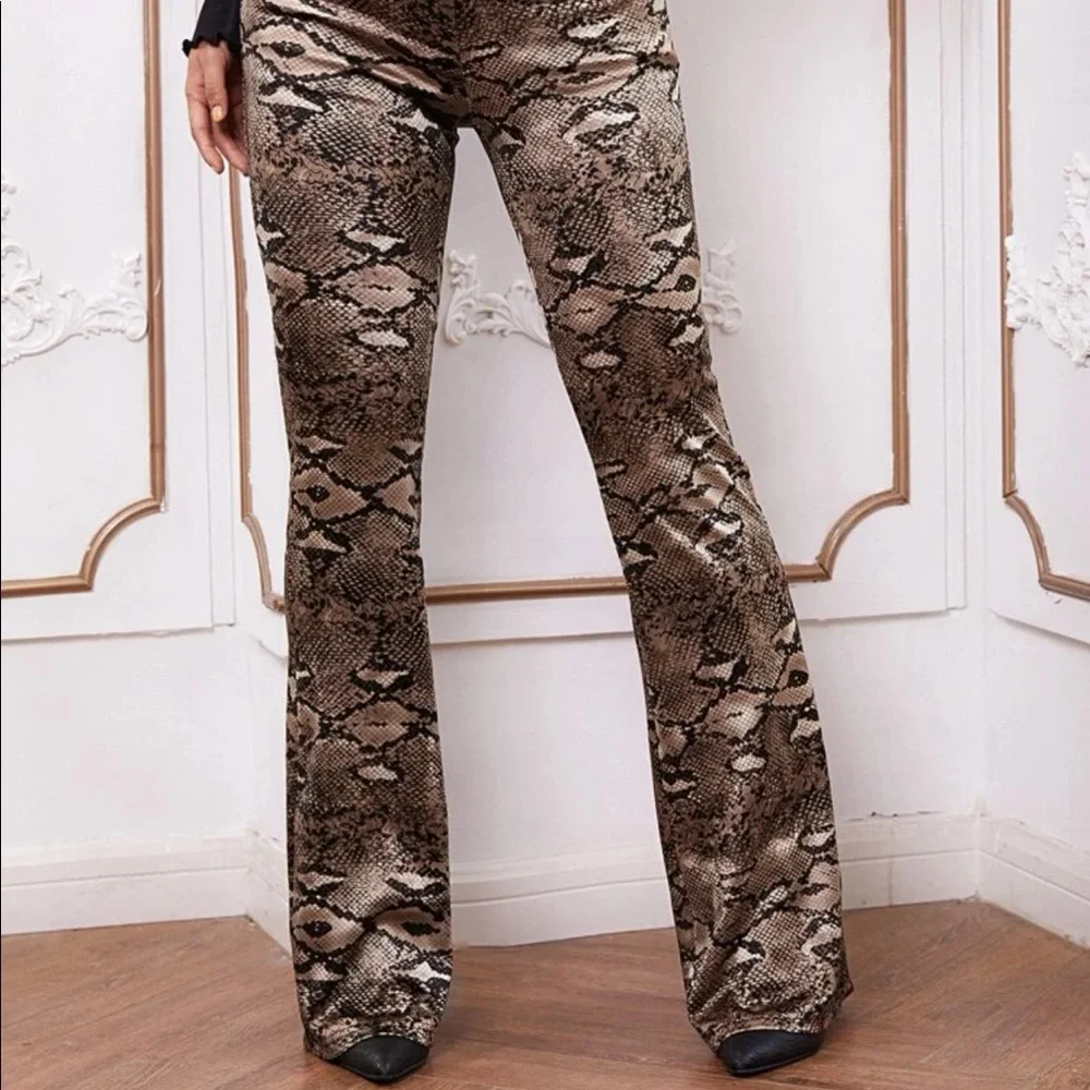 High waisted snakeskin flare pants - Picture 2 of 7